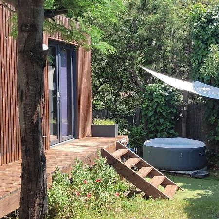 Joli Studio Climatise Avec Jacuzzi Prive Et Entree Independante Frejus Luaran gambar