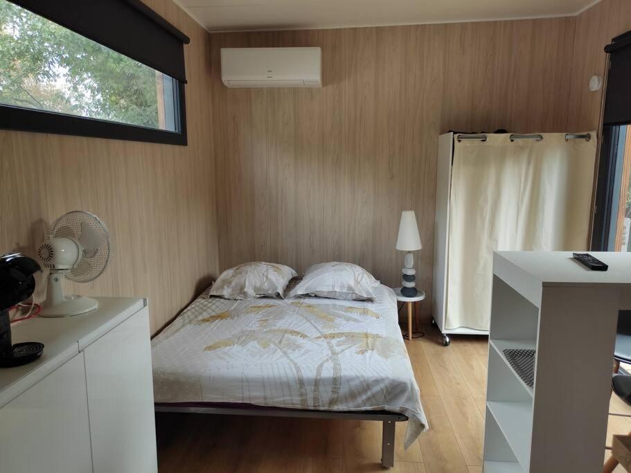 Joli Studio Climatise Avec Jacuzzi Prive Et Entree Independante Frejus Luaran gambar