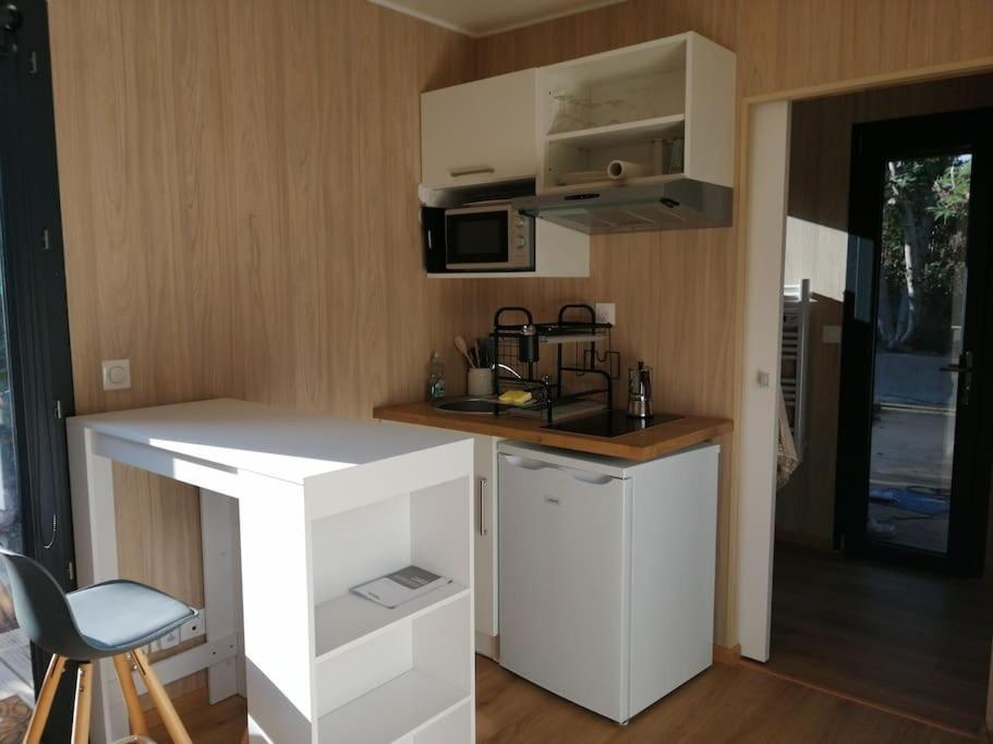 Joli Studio Climatise Avec Jacuzzi Prive Et Entree Independante Frejus Luaran gambar