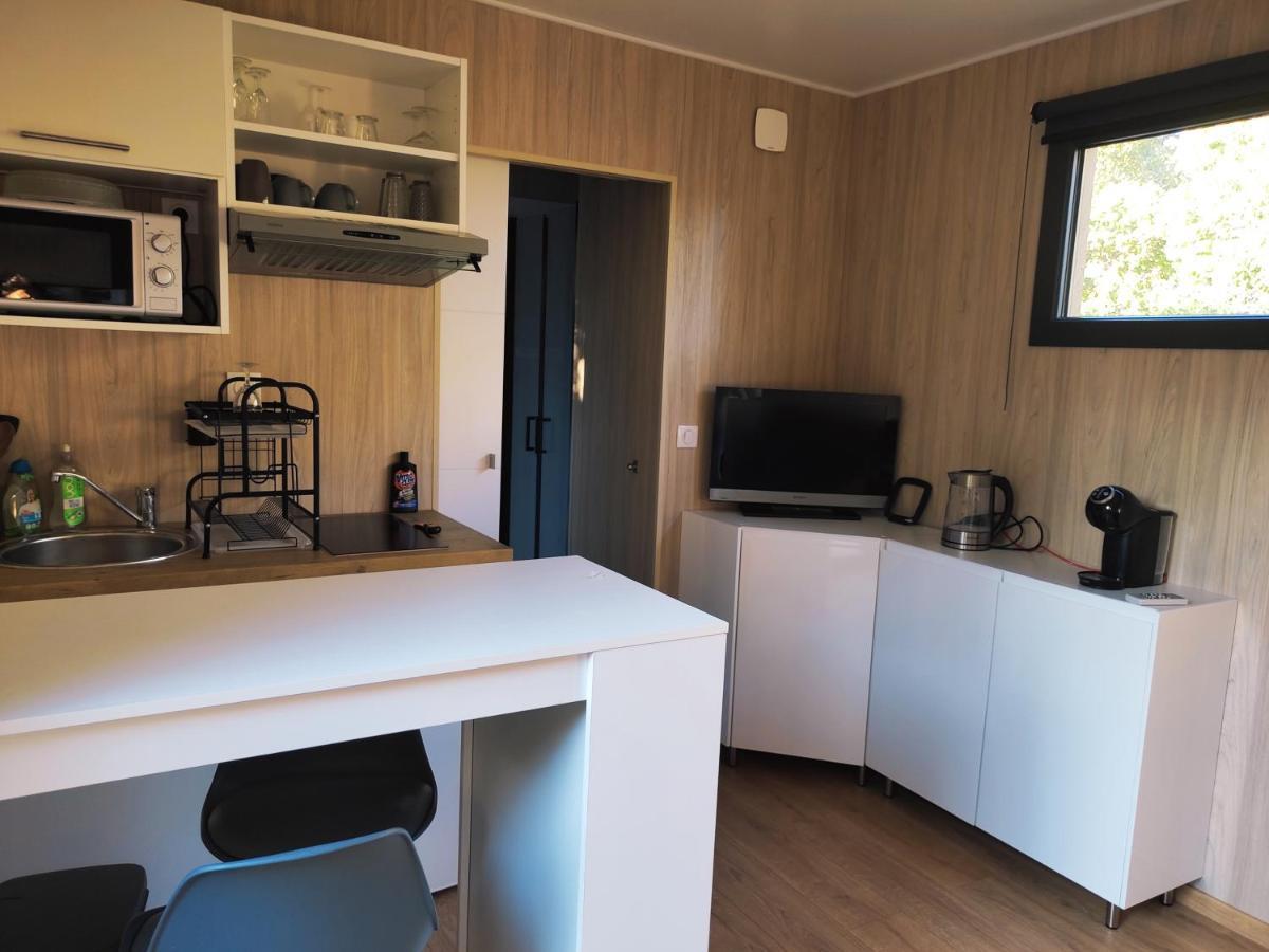 Joli Studio Climatise Avec Jacuzzi Prive Et Entree Independante Frejus Luaran gambar