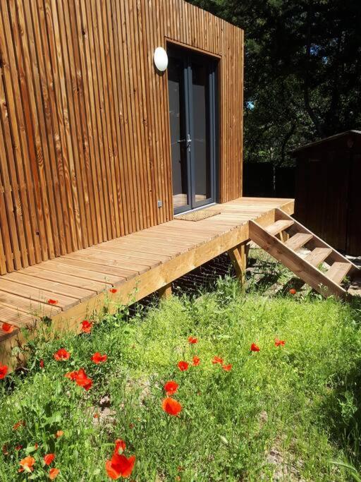Joli Studio Climatise Avec Jacuzzi Prive Et Entree Independante Frejus Luaran gambar