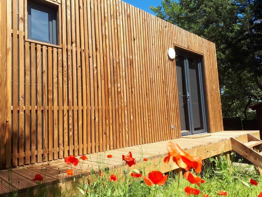 Joli Studio Climatise Avec Jacuzzi Prive Et Entree Independante Frejus Luaran gambar