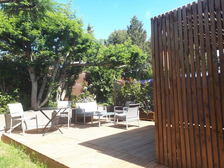 Joli Studio Climatise Avec Jacuzzi Prive Et Entree Independante Frejus Luaran gambar