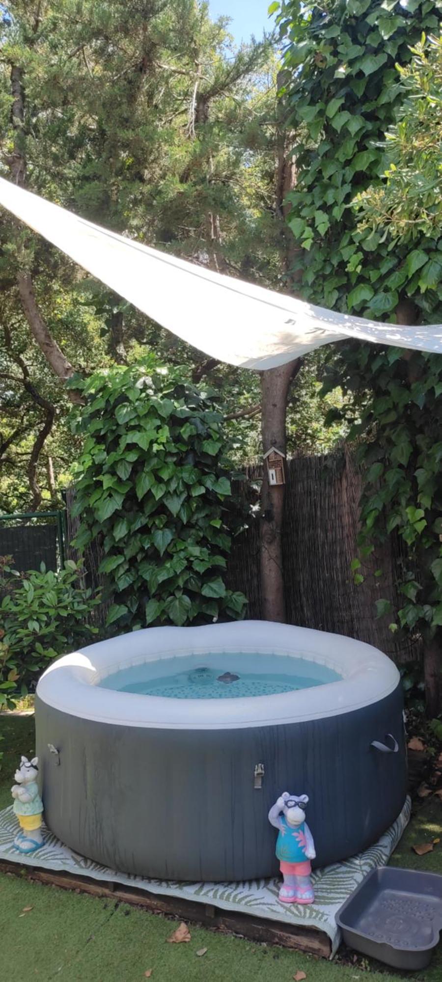 Joli Studio Climatise Avec Jacuzzi Prive Et Entree Independante Frejus Luaran gambar